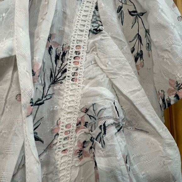 Lucky Brand semi sheer floral pattern size M blouse - Picture 4 of 8